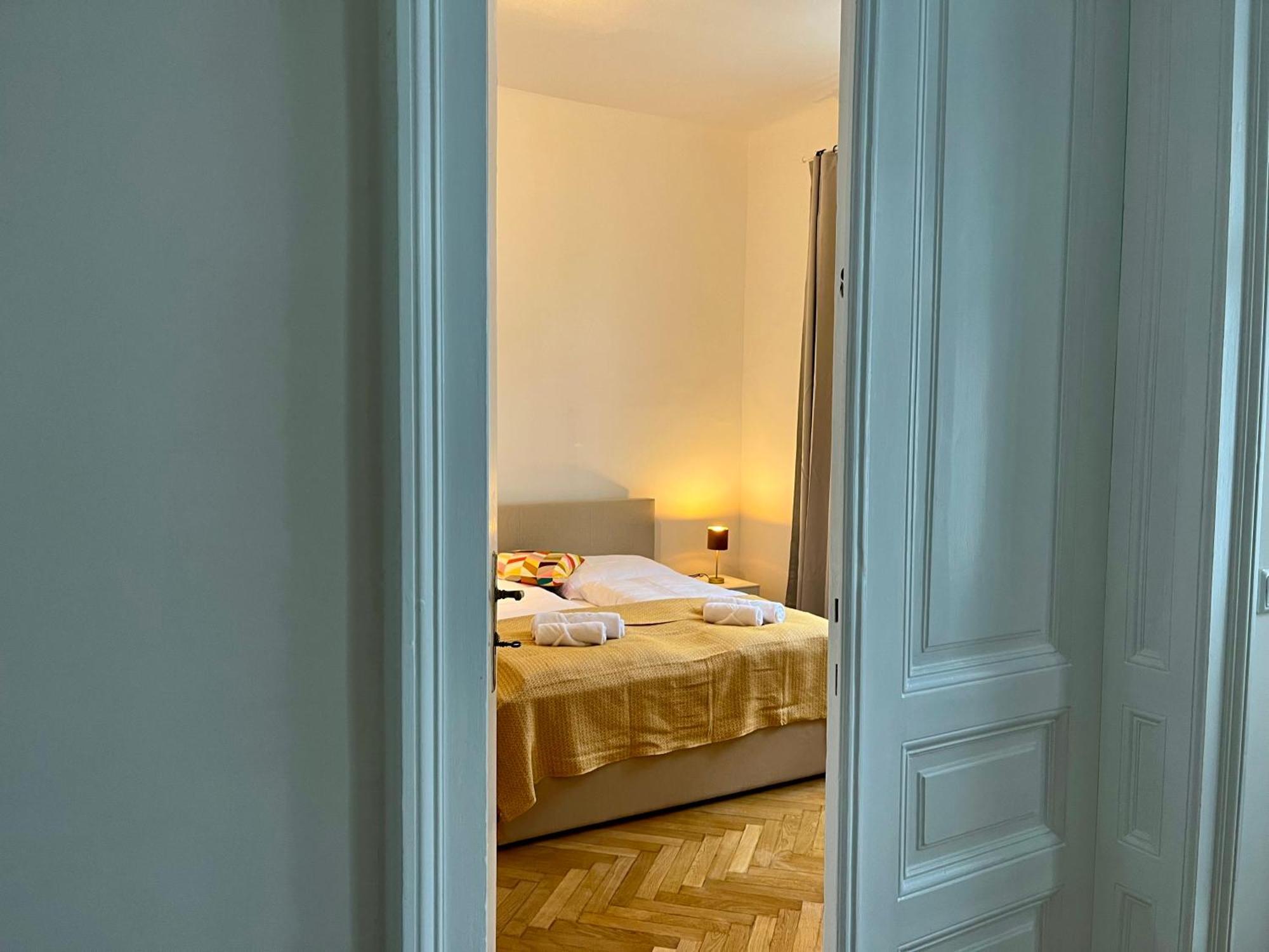 Grosszuegiger Wiener Altbau Gleich Neben Schoenbrunn Viena Exterior foto