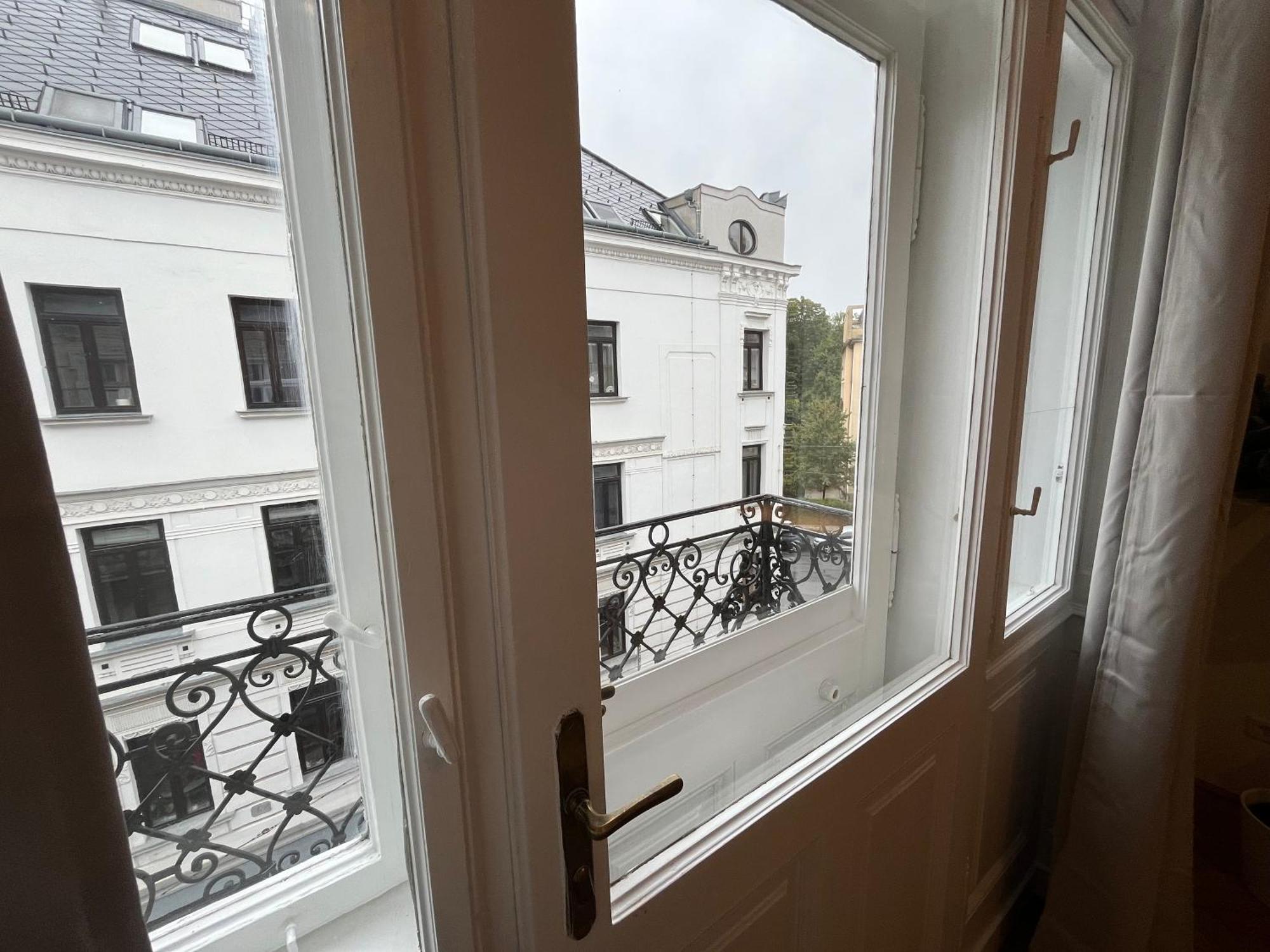Grosszuegiger Wiener Altbau Gleich Neben Schoenbrunn Viena Exterior foto